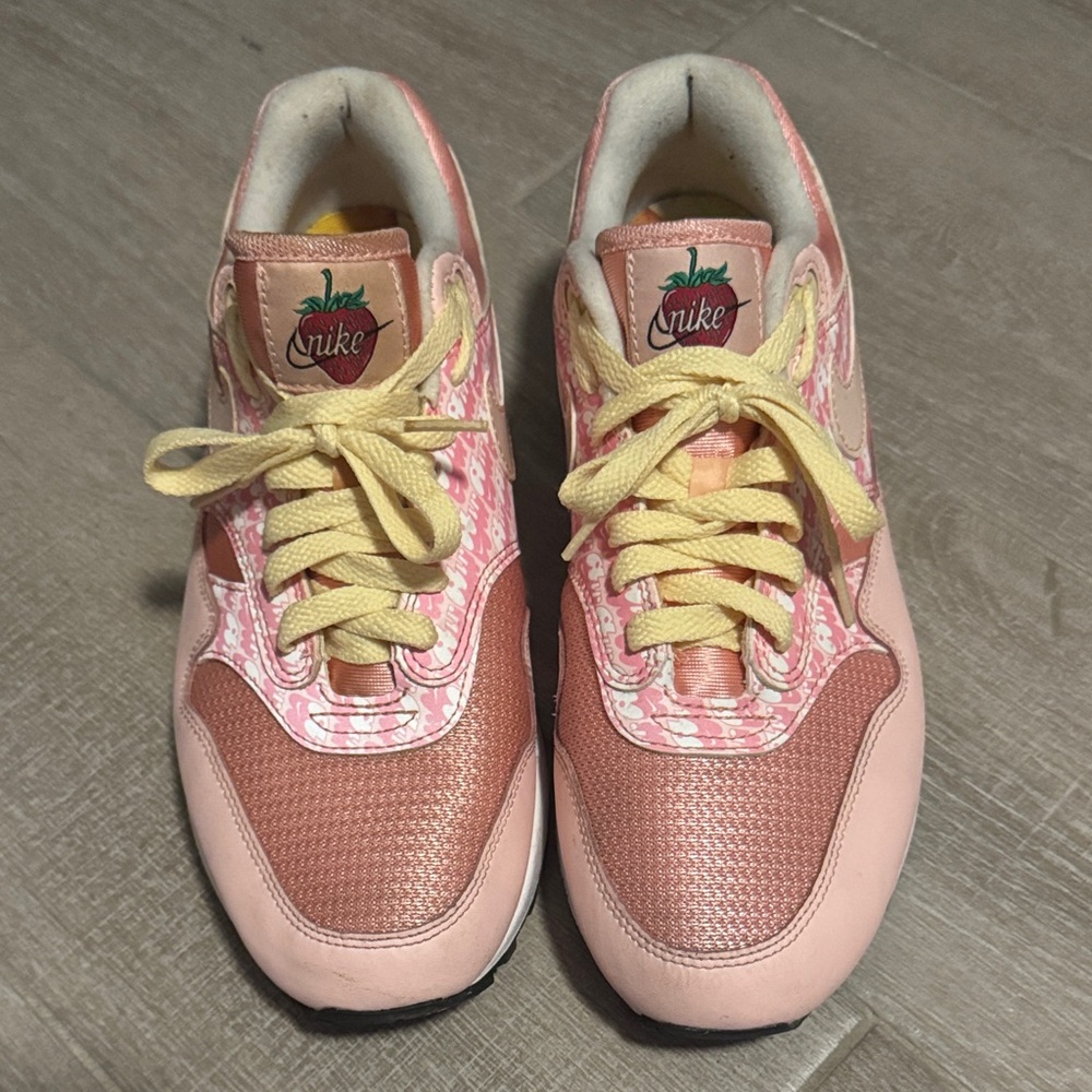 Nike strawberry lemonade air max  with Yellow Laces